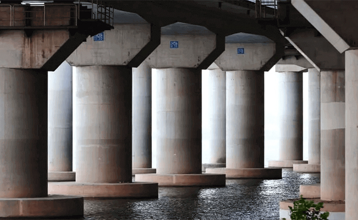 building-and-bridge-construction-piling